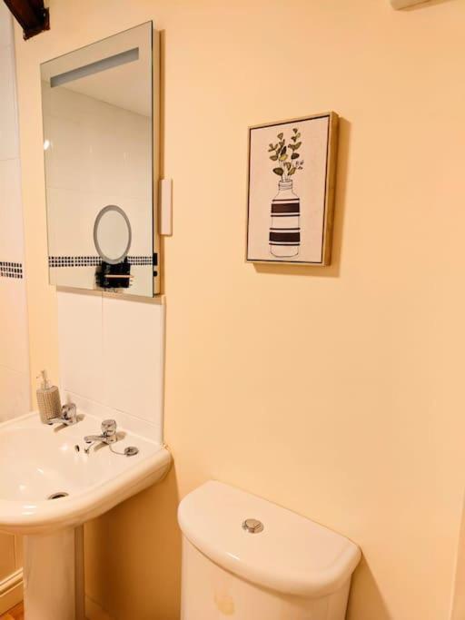Cosy Central Modern Apartment Nantwich Exteriör bild