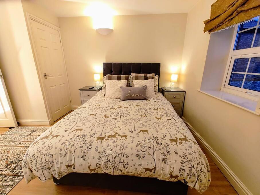Cosy Central Modern Apartment Nantwich Exteriör bild