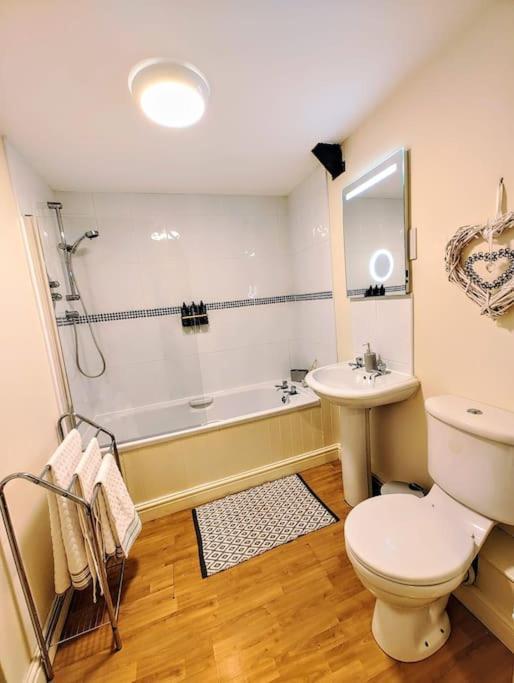 Cosy Central Modern Apartment Nantwich Exteriör bild