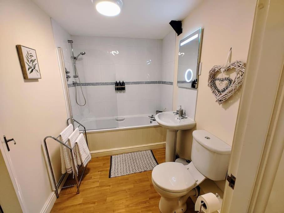 Cosy Central Modern Apartment Nantwich Exteriör bild