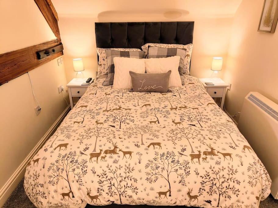 Cosy Central Modern Apartment Nantwich Exteriör bild